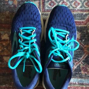 Brooks women’s size 7.5 sneakers